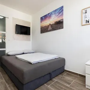 Pinetree - Apartman