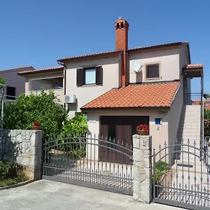 Lili Apartman